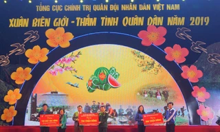 Rộn ràng Tết quân dân trên xứ Lạng