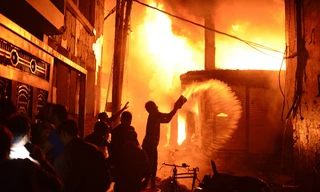 Hàng trăm người thương vong trong vụ hỏa hoạn tại thủ đô Dhaka, Bangladesh. Ảnh: AP