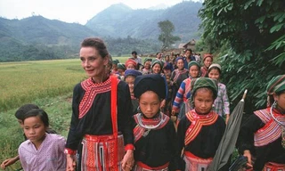 Hình ảnh xúc động của nữ minh tinh Audrey Hepburn khi đến Việt Nam