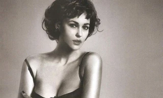 Chiêm ngưỡng biểu tượng sắc đẹp Monica Bellucci thời hoàng kim