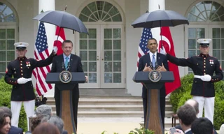 Quan hệ giữa hai đồng minh Mỹ và Thổ Nhĩ Kỳ căng thẳng sau cuộc đảo chính quân sự bất thành. Ảnh: AP