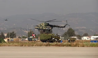 Không quân Nga hoạt động ở căn cứ không quân Hmeymim. Ảnh: AFP 