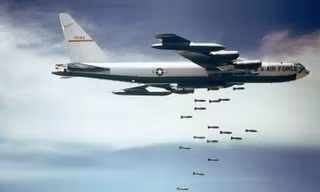 "Pháo đài bay" B-52. Ảnh: US Navy