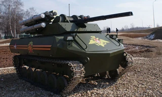 Robot Uran-9 thử nghiệm tại địa hình. Ảnh: Sputnik