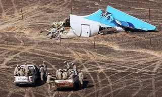 Hiện trường máy bay A321 của Nga gặp nạn ở bán đảo Sinai cuối tháng 10/2015. Ảnh: Bộ Tình trạng khẩn cấp Nga