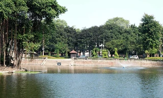 Khu di tích hồ Văn, thuộc Văn Miếu Quốc Tử Giám, nơi một số người tập kết vật liệu lén xây điện thờ