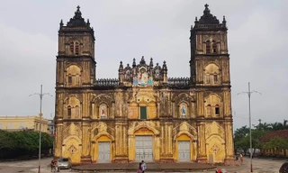 Viện Bảo tồn di tích khảo sát và đề xuất hai phương án trùng tu nhà thờ Bùi Chu. Ảnh: Minh Đức