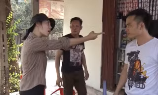 Lan nổi khùng chỉ mặt hai gã trai: "Cave có tư cách của cave"