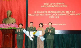 Nhà văn Đỗ Bích Thúy đạt giải Nhì cuộc thi viết về quân đội và quốc phòng