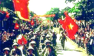 Tái hiện không khí Hà Nội mùa thu 1954 tại không gian phố bích họa Phùng Hưng