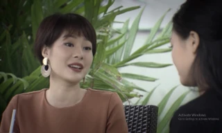 Uyên, vợ của Thành đến gặp và xin lỗi Huệ