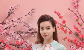 Hình ảnh Hồ Ngọc Hà khác với các chương trình giải trí khi đứng trên sân khấu "Vang mãi giai điêu Tổ quốc"
