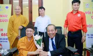Phó Thủ tướng Thường trực Trương Hòa Bình tới dự Ngày hội Hiến máu cứu người-Hành Bồ tát đạo 