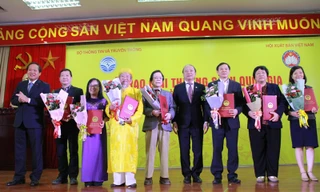 Tác giả 97 tuổi đạt giải A Sách hay sau 4 năm nghiền ngẫm tài liệu