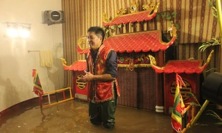 Nghệ sĩ Phan Thanh Liêm tiếp tục mở thêm cơ sở sân khấu rối nước trong nhà phục vụ khách