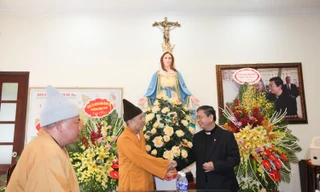 Giáo hội Phật giáo Việt Nam thăm và chúc mừng các chức sắc Công giáo và bà con giáo dân