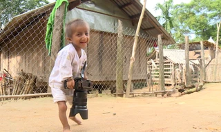 VTV đặc biệt về cậu bé tí hon K'Rể. Ảnh: ĐLPCC