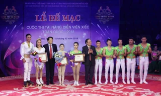 Trao giải cho các nghệ sĩ đạt giải Nhất cuộc thi Tài năng diễn viên xiếc toàn quốc 2018