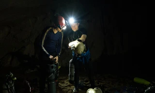 Nhóm chuyên gia Anh lặn xuống sông ngầm hang Sơn Đoòng