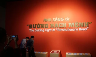 Trưng bày chuyên đề Ánh sáng từ "Đường Kách Mệnh". Ảnh: Bảo Hân