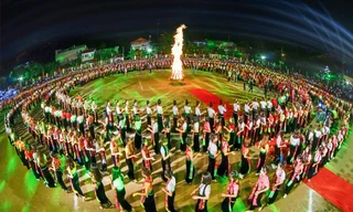 Dừng đăng ký kỷ lục thế giới, tuy nhiên vẫn tổ chức màn đại xòe 5 nghìn người