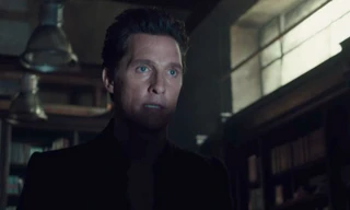 Matthew McConaughey trong vai phù thuỷ áo đen