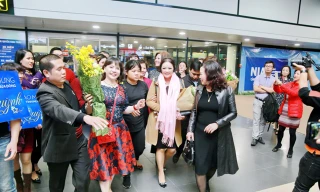 Người hâm mộ Hà Nội đón Như Quỳnh 