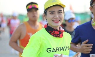 Những bóng hồng rạng rỡ trên đường chạy Tiền Phong Marathon 2020
