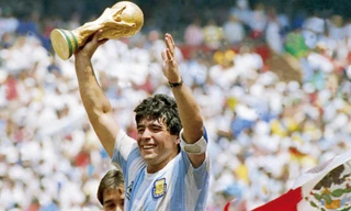 Làng bóng Việt tiếc thương huyền thoại Maradona