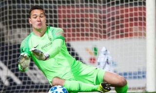 Thủ thành gốc Việt kiến tạo bàn thắng 'điên rồ'