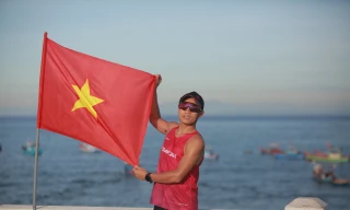 Tiền Phong Marathon: Rộn ràng đường chạy Lý Sơn từ tinh mơ