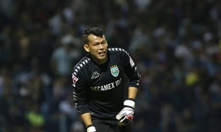 Hà Nội FC bất ngờ chiêu mộ thủ môn Tấn Trường