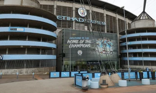 Man City biến sân Etihad thành 'pháo đài' chống COVID-19