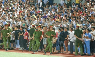 Trận Hà Nội- Hồng Lĩnh Hà Tĩnh lập kỷ lục V-League về... số phút bù giờ