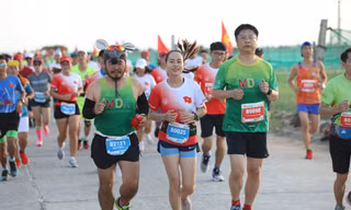 Rực rỡ sắc màu trên đường chạy Tiền Phong Marathon 2020