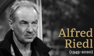 Xúc động khoảnh khắc HLV Riedl bật khóc trước ân nhân hiến thận