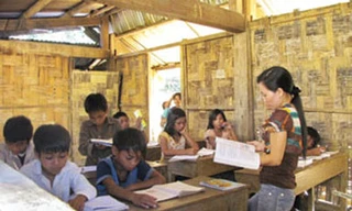 Tại nhiều địa phương vùng cao, giáo viên rất khó khăn khi tết đến. Ảnh: Nguyễn Phúc (Thanh Niên)