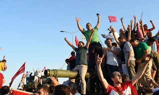 Náo loạn trên phố sau cuộc đảo chính ở Thổ Nhĩ Kỳ