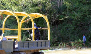 Tìm kiếm người bị nạn trên suối Đạ Nghịt 