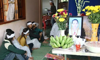 Gia đình tổ chức tang lễ cho mẹ con chị Khuyên 