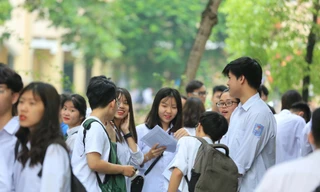 Kết thúc thi Toán: Thí sinh hớn hở, cập nhật lời giải