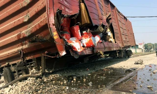 Toa tàu trật khỏi đường ray. (Ảnh: CTV)