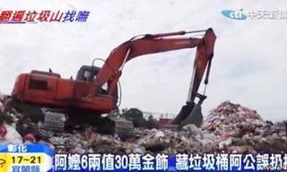 Vợ giấu vàng trong thùng rác, chồng không biết đổ đi