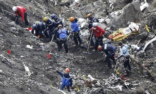 Khám nhà tìm lí do phá máy bay của cơ phó 4U 9525