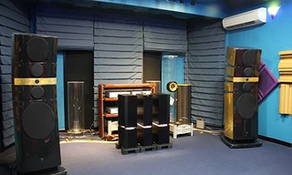 Cận cảnh bộ loa dát vàng hơn 8 tỷ vừa về Việt Nam