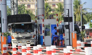 Trạm thu phí Cai Lậy sáng 2/12 vắng bóng công an.
