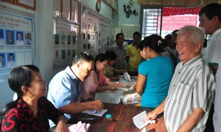 Cử tri bỏ phiếu