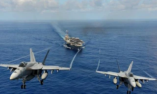 Hải quân Trung Quốc đã có hành động đe dọa 4 chiếc F-18 Super Hornet của Hải quân Mỹ trên quần đảo Kalayaan ở Biển Đông.
