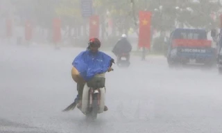 Đề xuất mua siêu áo mưa cho sếp giá 1 triệu đồng/bộ 