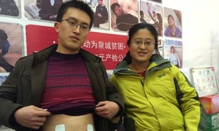 Anh Ning Wentao cùng vợ tham gia chương trình trải nghiệm “đau đẻ“. Ảnh:The Wall Street Journal.